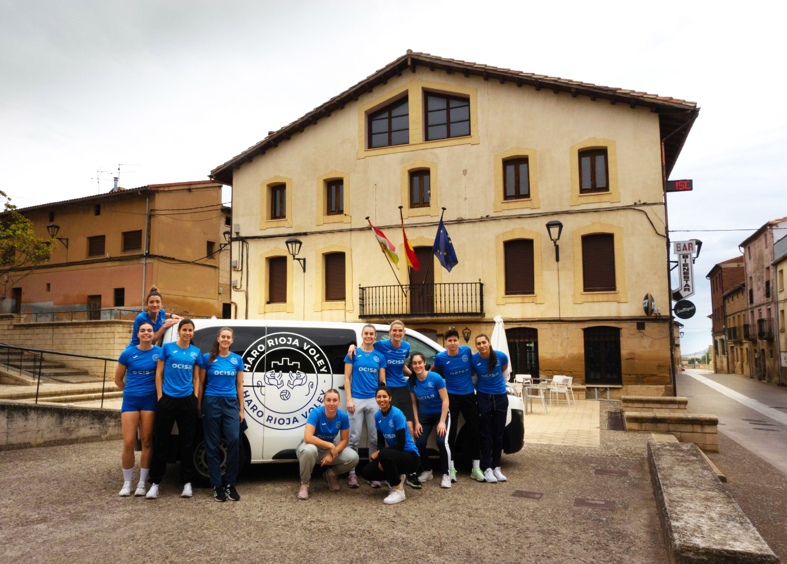 El equipo Rioja Haro Voley de visita por Zarratón